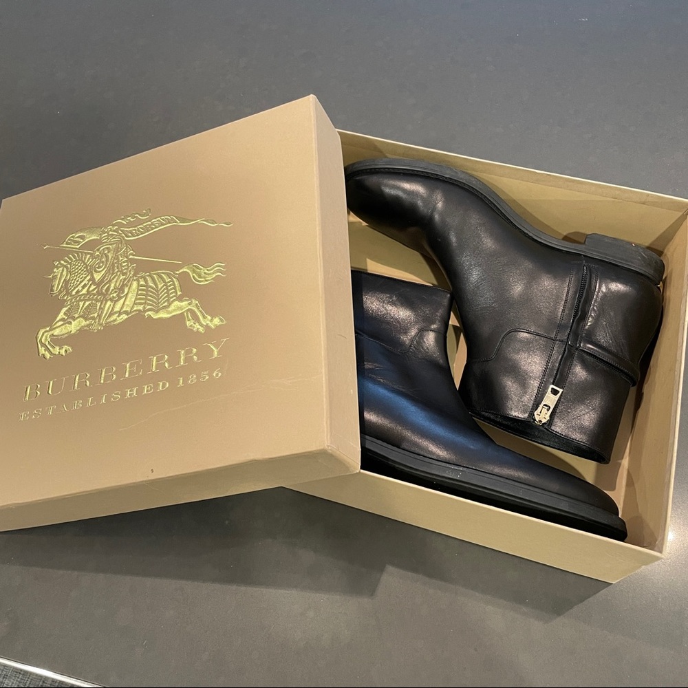 Burberry Badington Boots - Picture 6 of 7